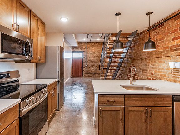 2nd image of 225 Old South High St APT 125-225-125