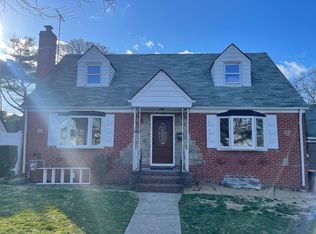 89 Bank St, Valley Stream, NY 11580