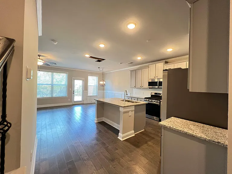 129 Camden Park Dr — Photo 4