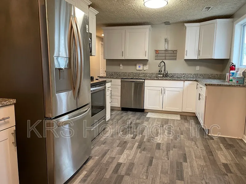 4 bed, 1.5 bath, 1350 sqft, $1,895 — Photo 2