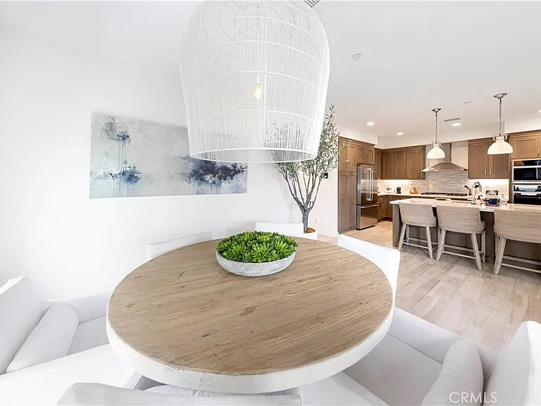 983 Doheny Way — Photo 10