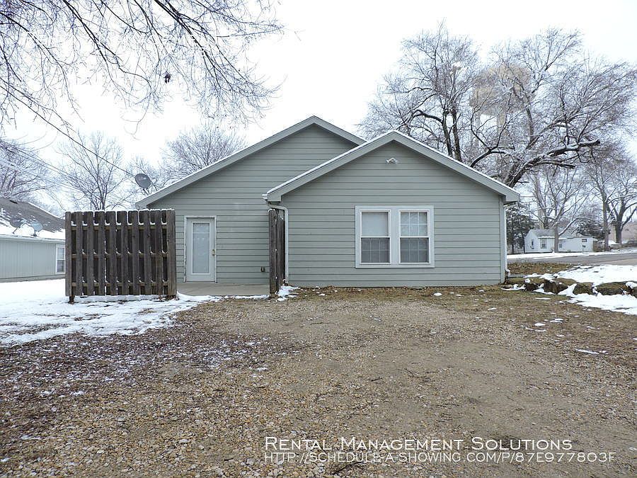 1st image of 2829 SE Colorado Ave