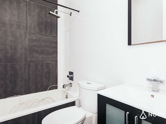3rd image of 1426 Putnam Ave #3L