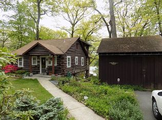 61 Hopi Trl, Oak Ridge, NJ 07438