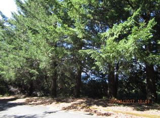 45 Pepperwood Dr, Whitethorn, CA 95589