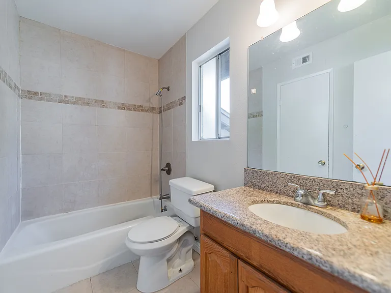 2400 S Ridgewood Dr #3 — Photo 12