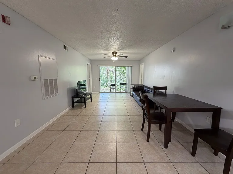 3921 SW 34th St #301 — Photo 2