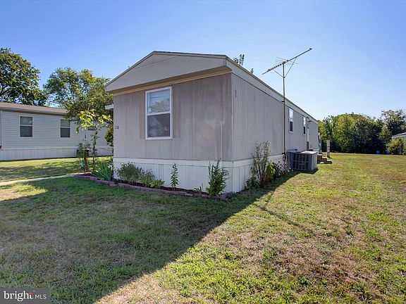 3rd image of 10 Coral Dr