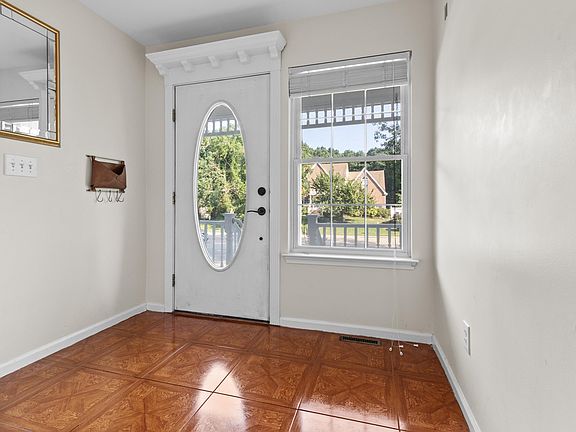 3rd image of 6411 Tanglewood Dr