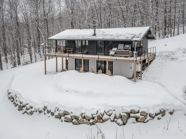 886 Dalewood Road, Jamaica, VT 05155