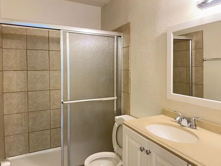 1010 W 23rd St #9 — Photo 11