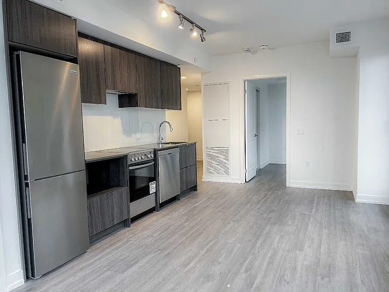 395 Bloor St E #2305 — Photo 3