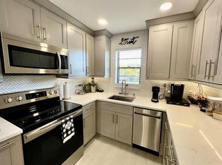 9235 SW 8th St APT 207, Boca Raton, FL 33428