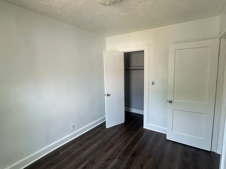 3341 W 122nd St #2 — Photo 5