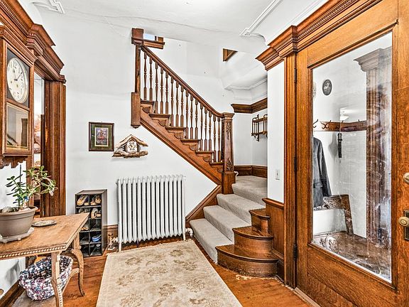 5th image of 1601 E 4th St
