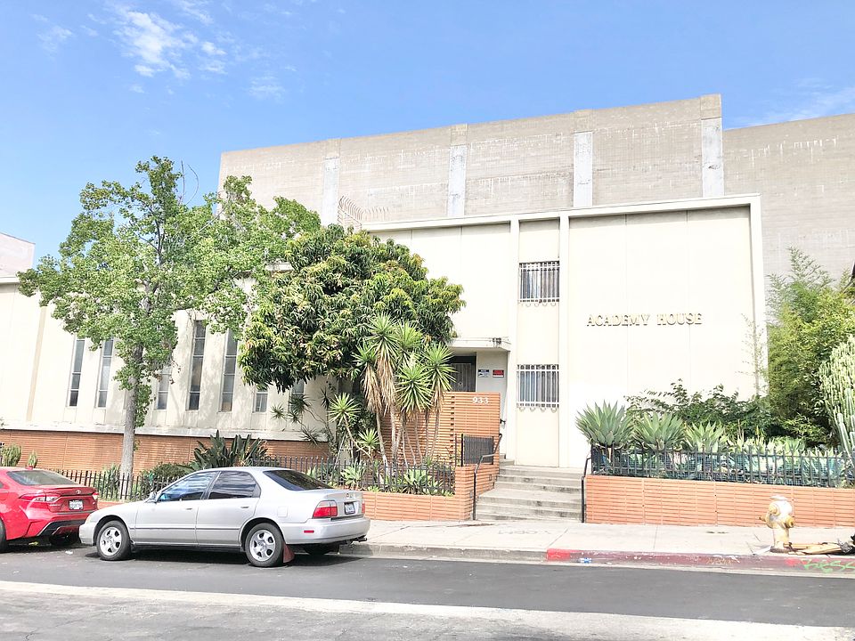 1st image of 933 Grattan St #105