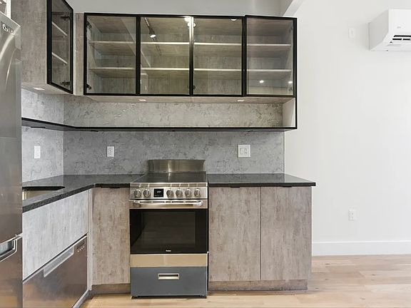 5th image of 235 W 131st St #2B