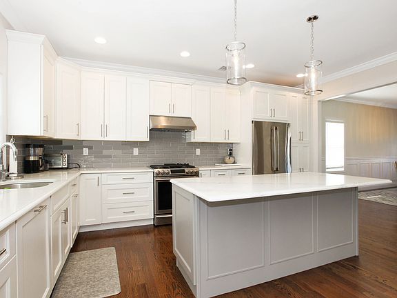 4th image of 57 Helen Ave