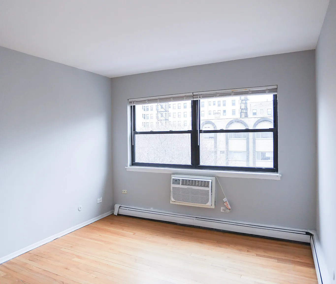 2828 N Cambridge Ave — Photo 3