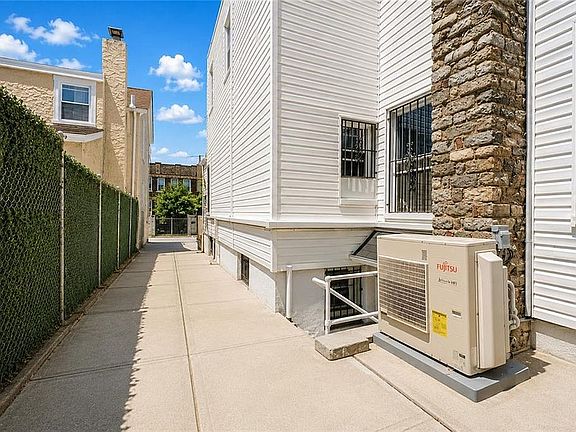 4th image of 321 Essex St