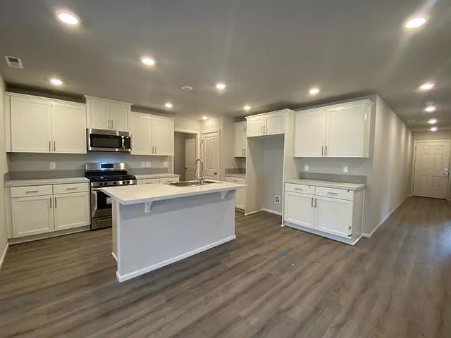 369 Cornwell St — Photo 10