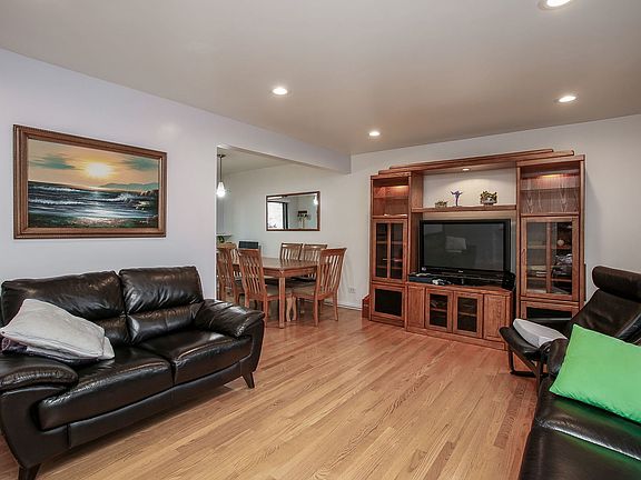 3rd image of 18W261 Standish Ln
