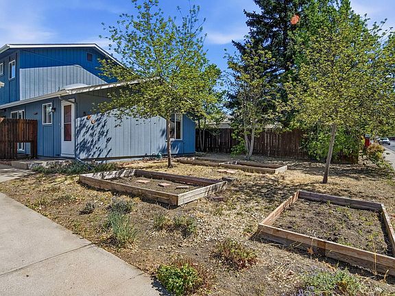 3rd image of 506 Highland Dr