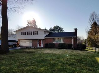 2221 Woodcrest Dr, Johnstown, PA 15905