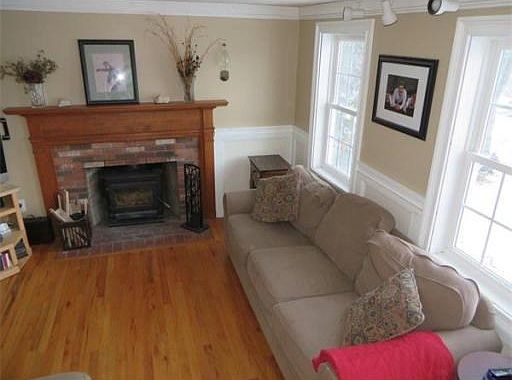 4th image of 2 Stowe Ln