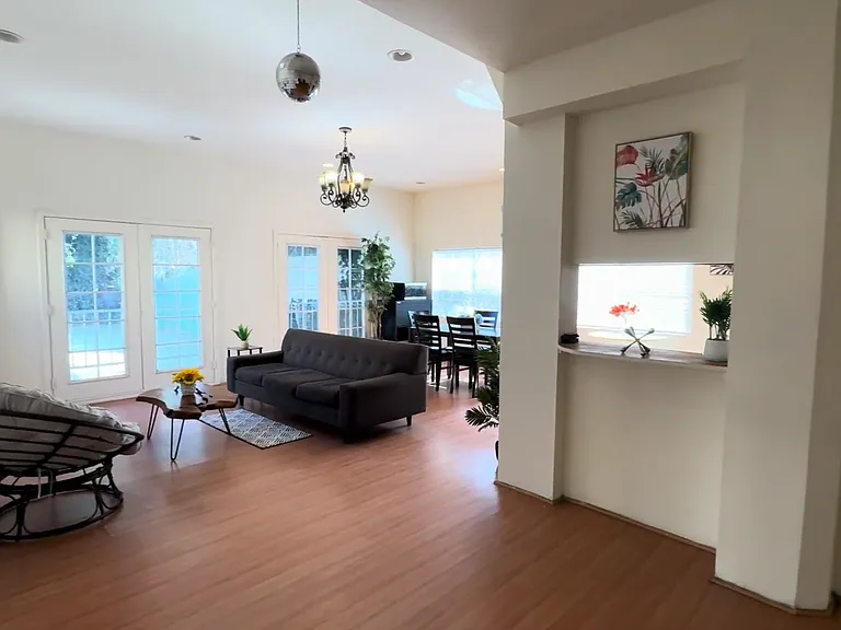 1142 W 37th Pl — Photo 31