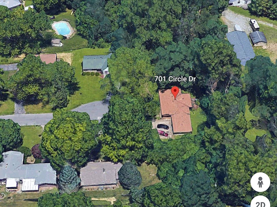 2nd image of 701 Circle Dr