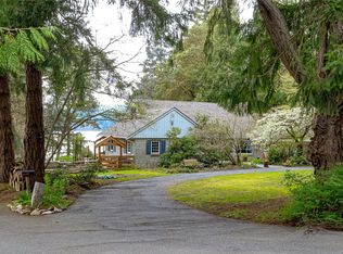 5182 Santa Clara Ave, Saanich, BC V8Y1W4