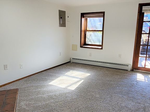 3rd image of 912 Independence Ave SE #B