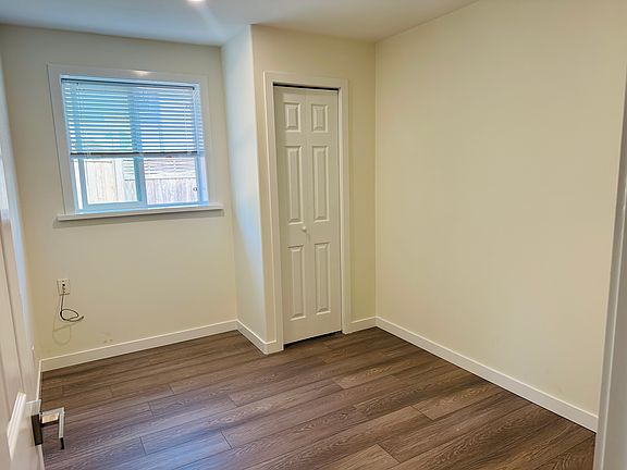 Guest room with wardrobe space