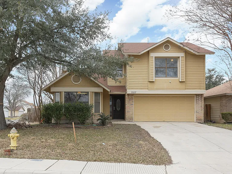 7107 Grassy Trl — Photo 1