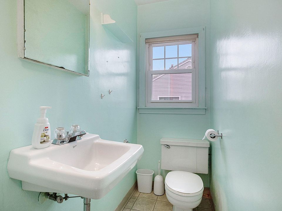 1st image of 72 Pleasant Ave