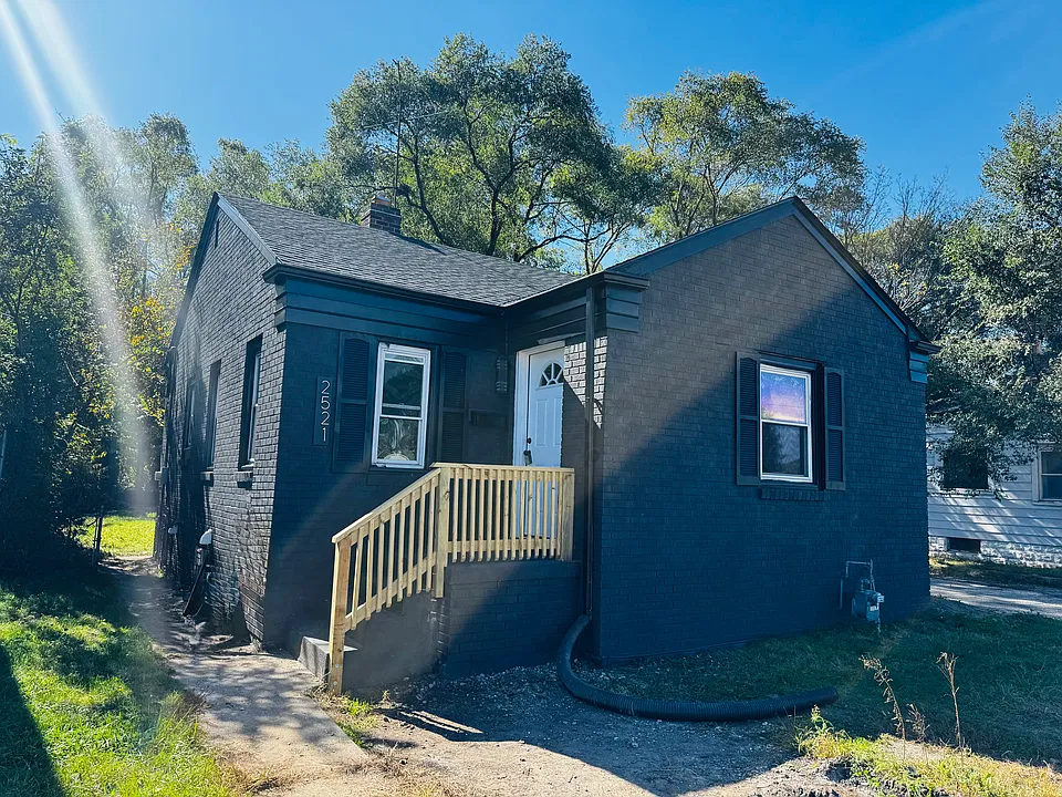 2521 Wabash Ave