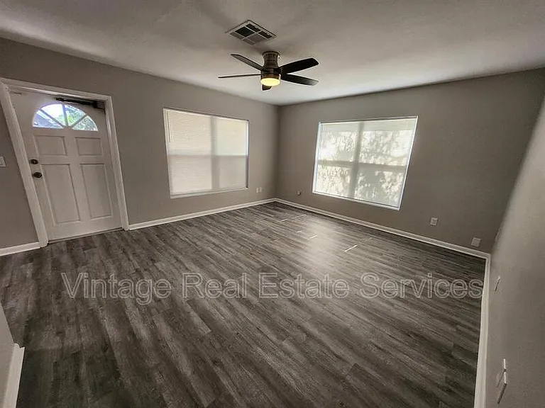 306 S Mercury Ave — Photo 9