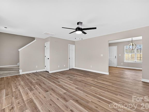 4th image of 412 Morningside Rd