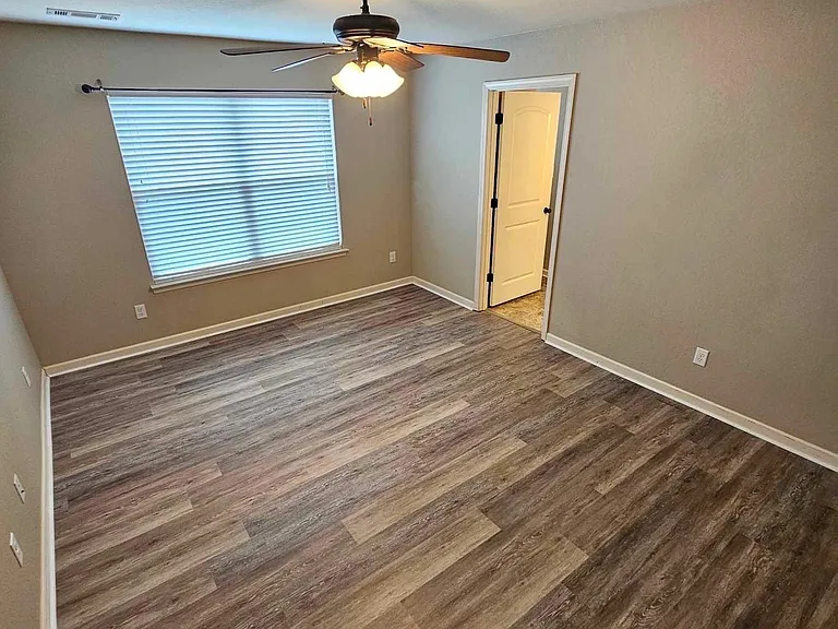1151 Meadows Dr — Photo 2