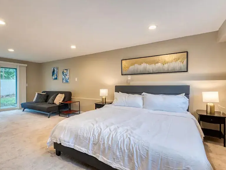 Spacious 4th bedroom with Queen bed