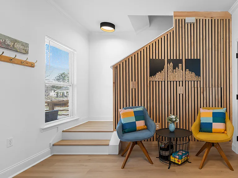 604 Julian St NW — Photo 4