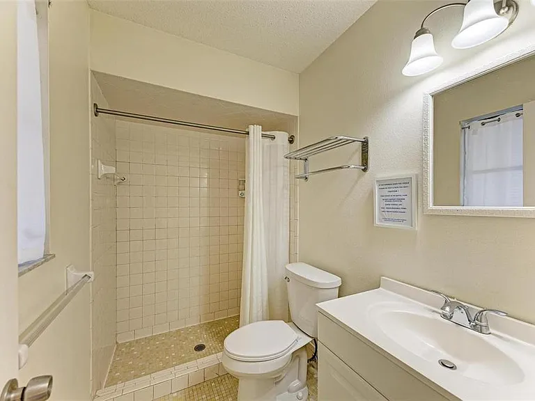 401 Shore Rd — Photo 9