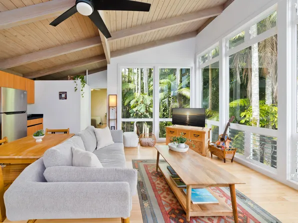 98 Kaiwiki Rd, Hilo, HI 96720