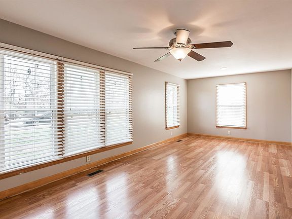 5th image of 156 Gayle Ave