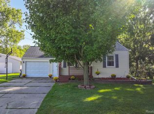 2488 Stockbridge St, Burton, MI 48509