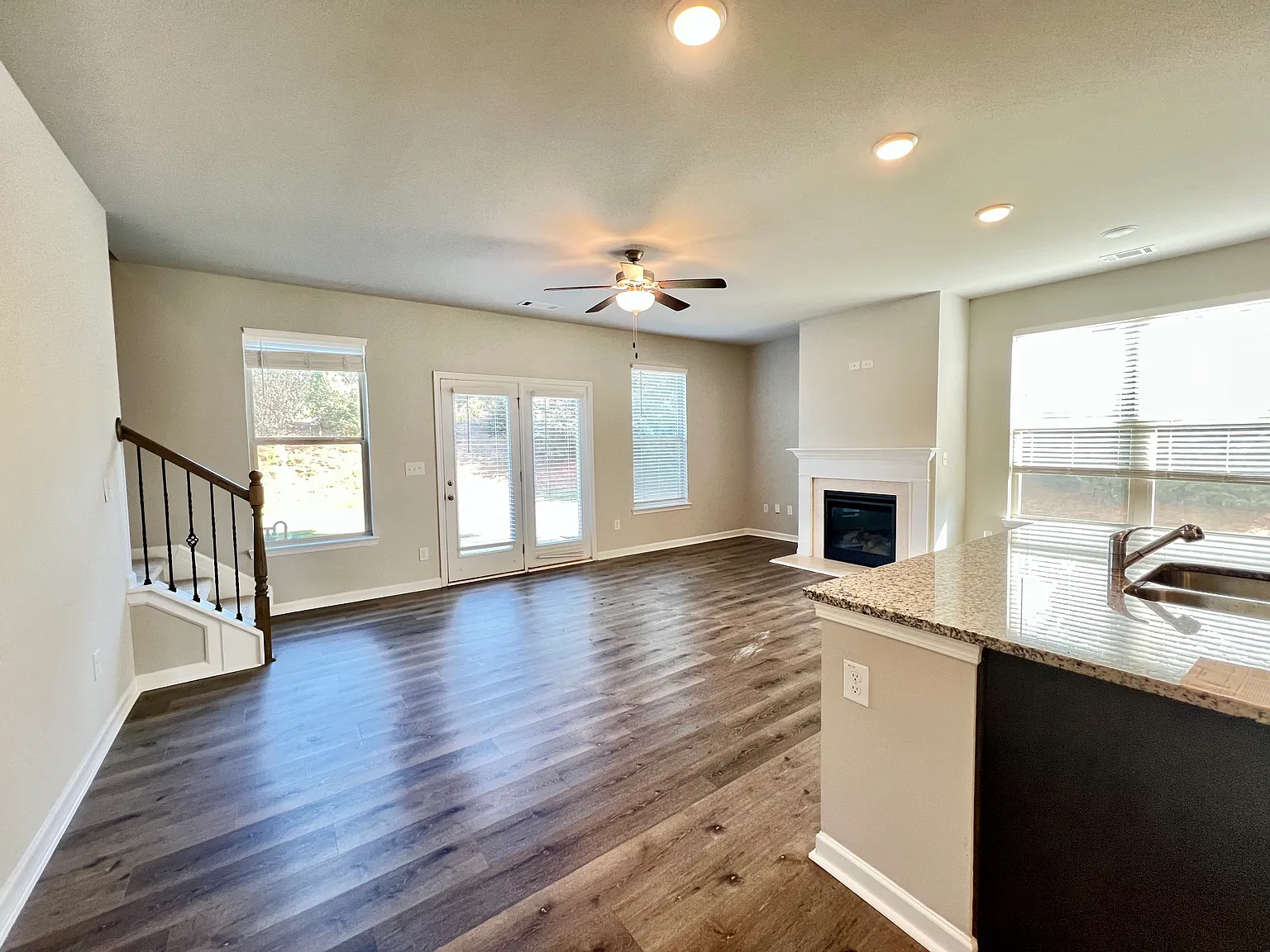 3 bed, 2.5 bath, 1758 sqft, $1,900 — Photo 4