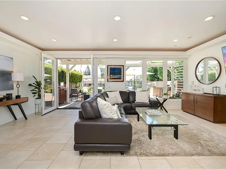 24472 Overlake Dr — Photo 10
