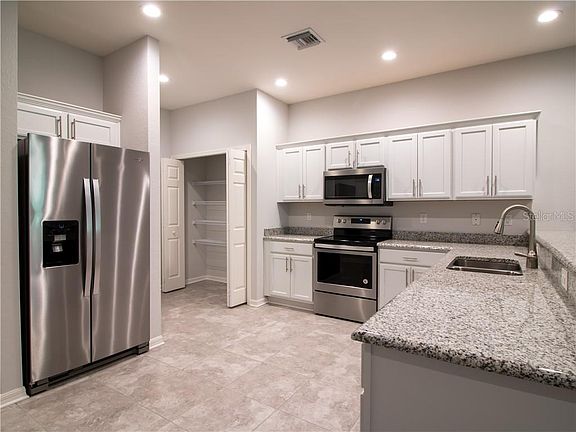 5th image of 1062 Grantham Dr