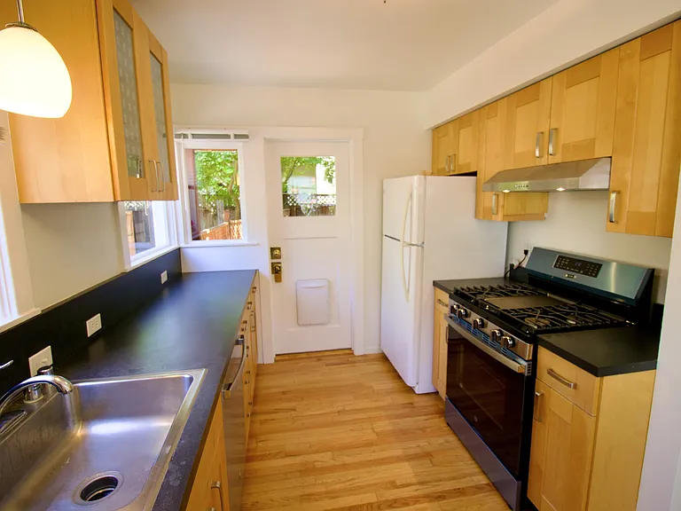 212 Gilbert Ave — Photo 6